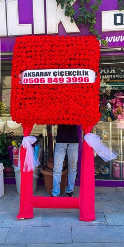 KARE VİP KARANFİLLİ ÇELENK